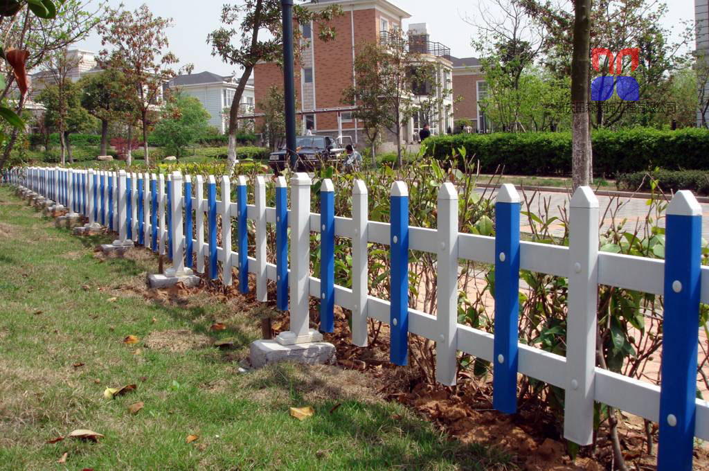 PVC草坪栏杆